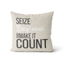Coussin Seize every minute and make it count couleur beige