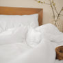 couette inséré dans une housse de couette lit ouvert