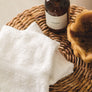 Serviette blanche avec bande décorative chic et classique par Otelia Maison
