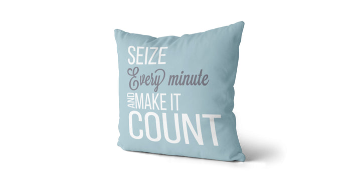 Coussin Seize every minute and make it count couleur bleu ciel