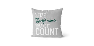 Coussin Seize every minute and make it count couleur gris et vert manan