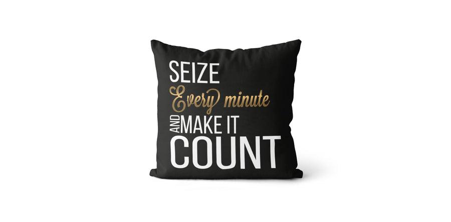 Coussin Seize every minute and make it count couleur noir et or