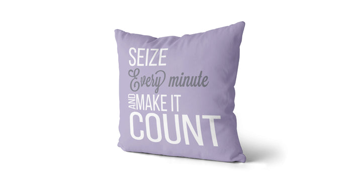 Coussin Seize every minute and make it count couleur lilas