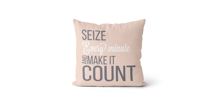 Coussin Seize every minute and make it count couleur nude