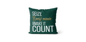 Coussin Seize every minute and make it count couleur vert manan